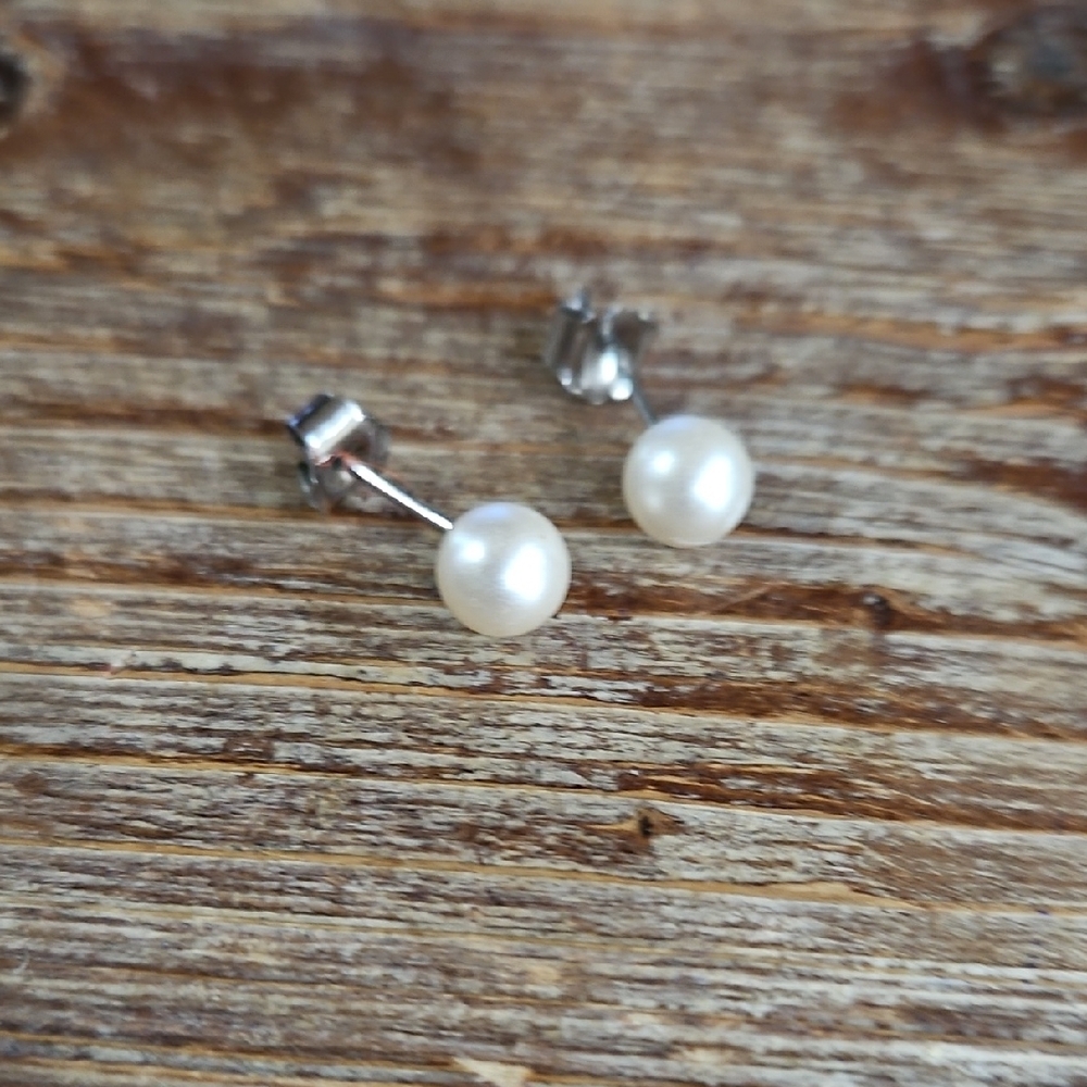 Elegant Pearl Stud Earrings